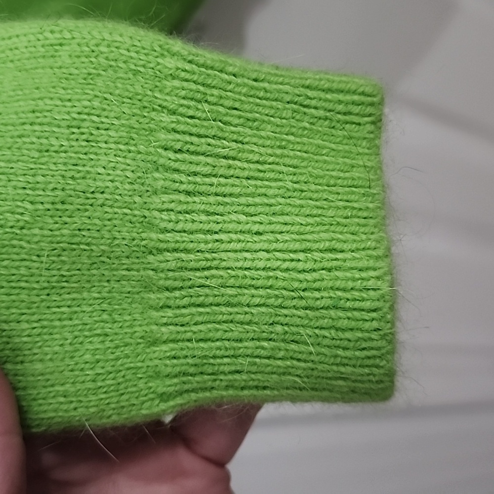 NWT Abercrombie & Fitch Rabbit Hair Blend Neon Green Sweater Size Medium - Picture 6 of 8